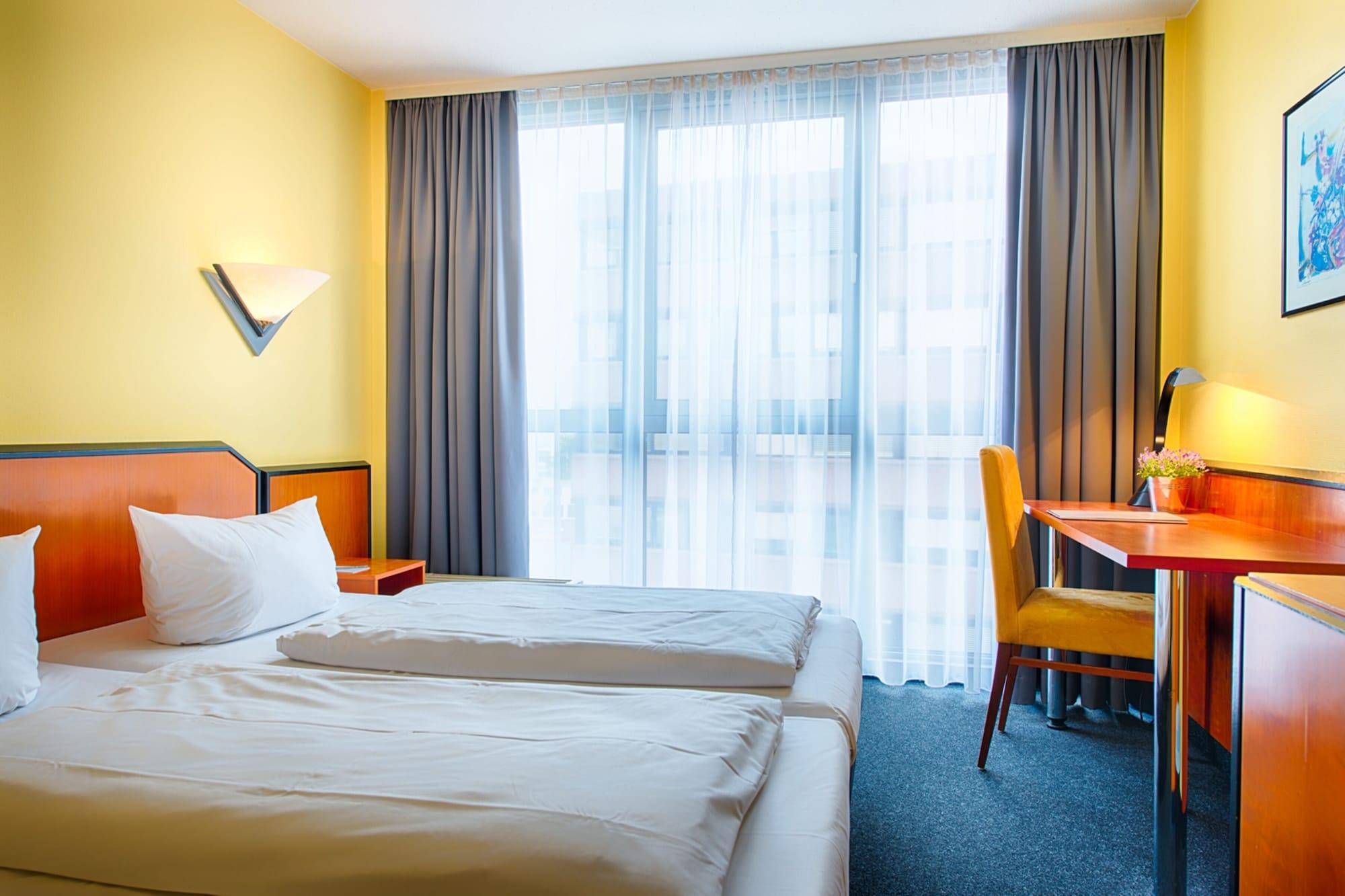 Achat Hotel Stuttgart Airport Messe Экстерьер фото