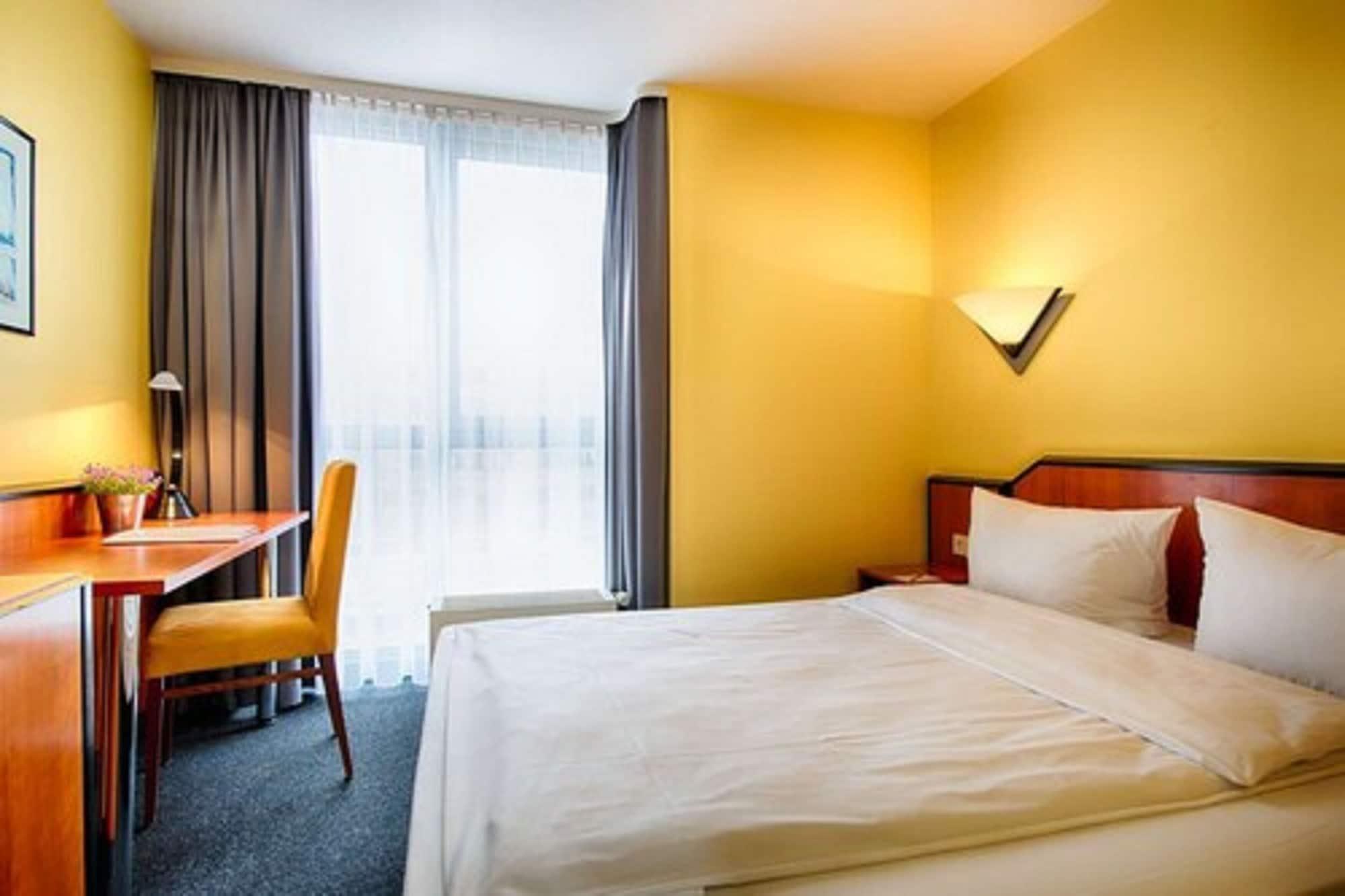 Achat Hotel Stuttgart Airport Messe Экстерьер фото